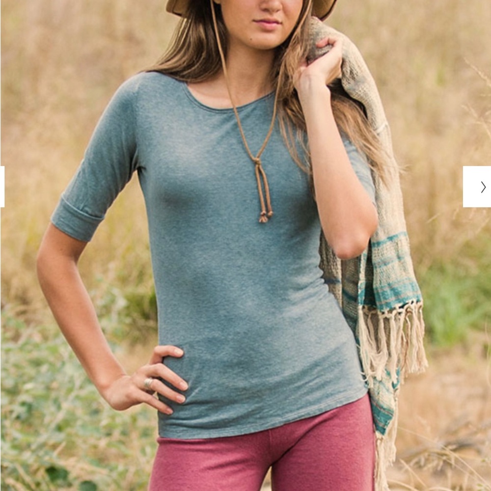 Bohemian Folk Quarter Sleeve Top (Beet)